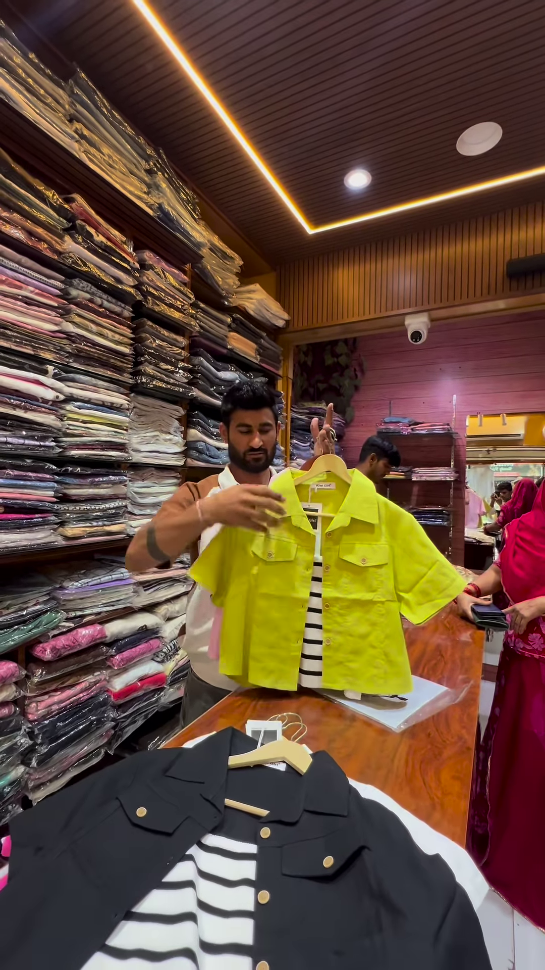 White Short-Sleeve Button-Down Shirt with Chest Pockets and Brown Buttons for Men - Image 2