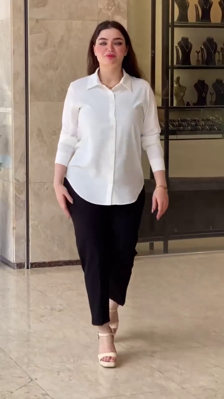 Effortless Chic: The Ultimate Oversized Button-Down Shirt - Image 5