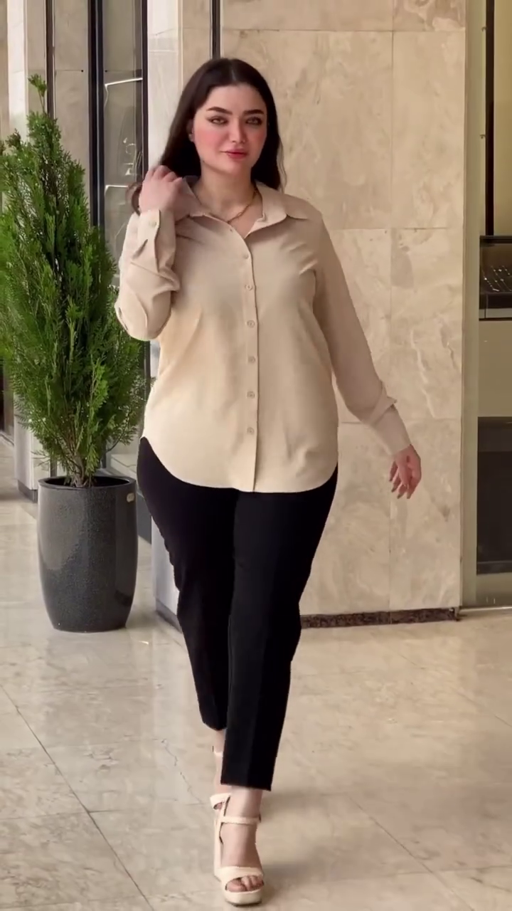 Effortless Chic: The Ultimate Oversized Button-Down Shirt - Image 4