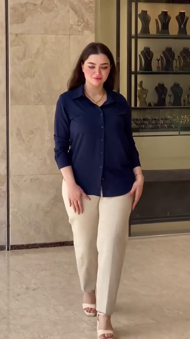 Effortless Chic: The Ultimate Oversized Button-Down Shirt - Image 3