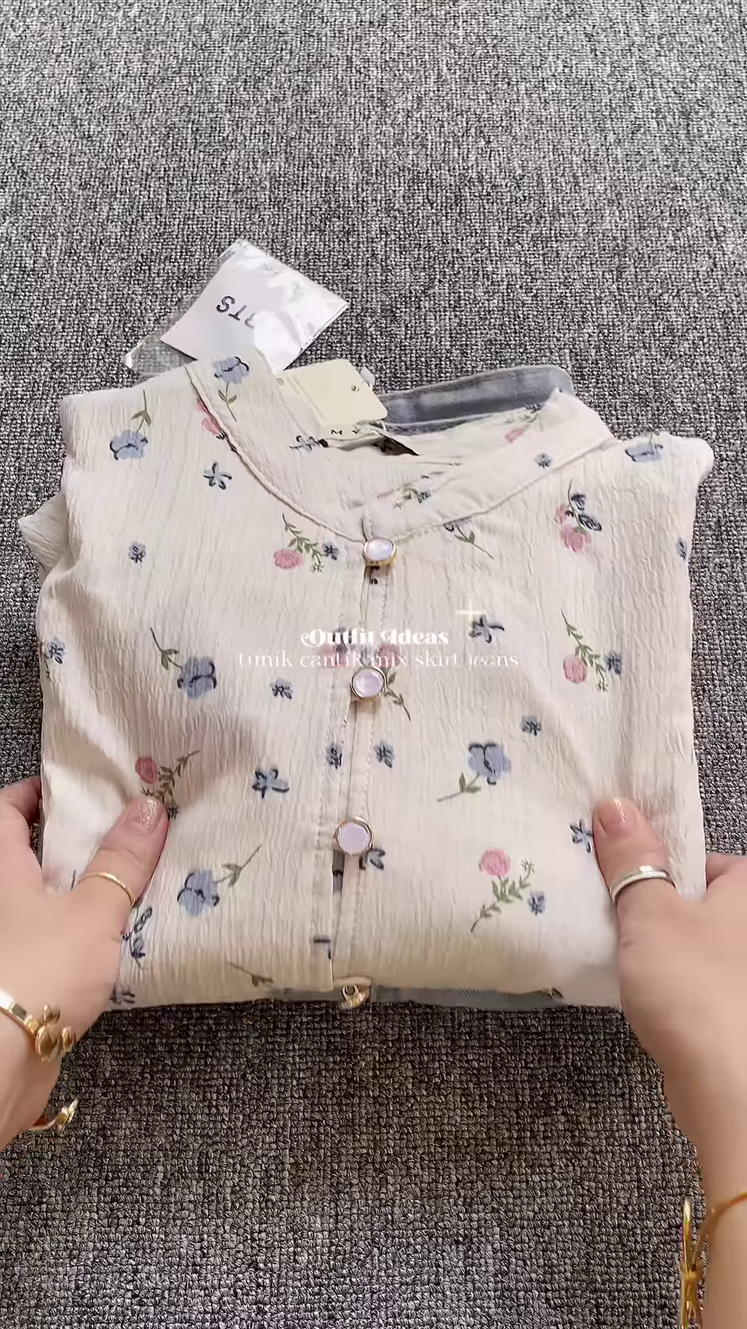 🌸 Elegant Floral Blouse & Denim Skirt Outfit 🌸