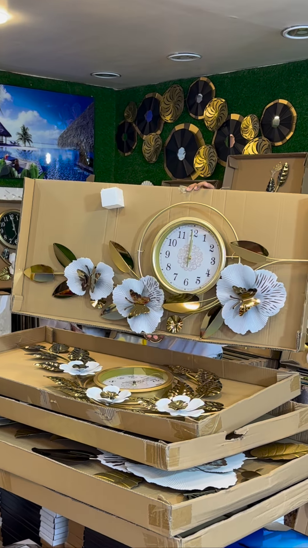 Luxury Large-Scale Floral Wall Clock with Gold and Silver Leaf Accents – Designer Home Decor Statement Piece - Image 10