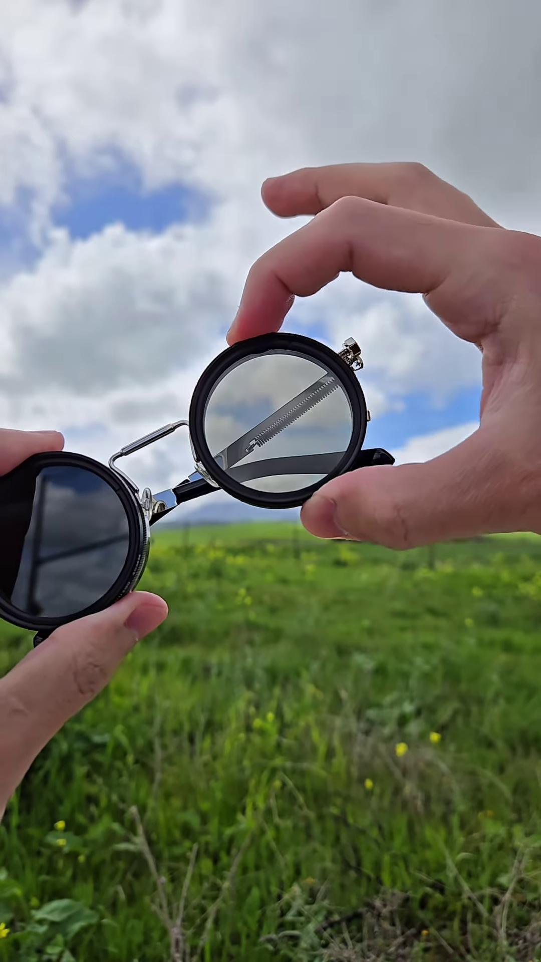 Retro Steampunk Circular Polarized Flip-Up Sunglasses - Vintage Style Round Metal Frame Eyewear - Image 4