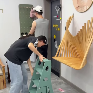 🪄 Space-Saving Magic: The Wall-Mounted Folding "Piano" Chair! 🪑✨