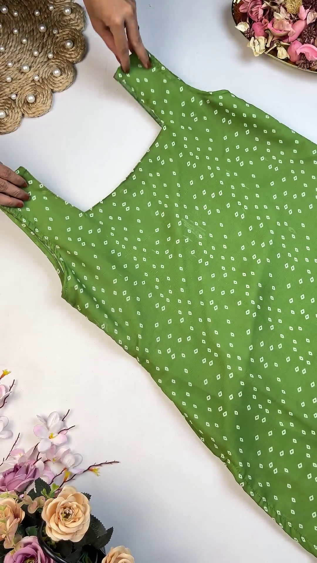 Vibrant Bandhani Georgette Suit with Circular Mirror-Work Medallions - Image 5