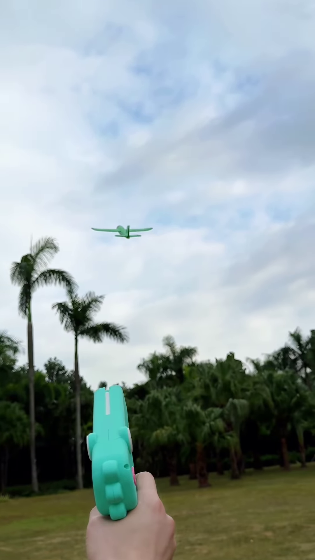 Handheld Foam Plane Launcher Toy for Kids - Image 2